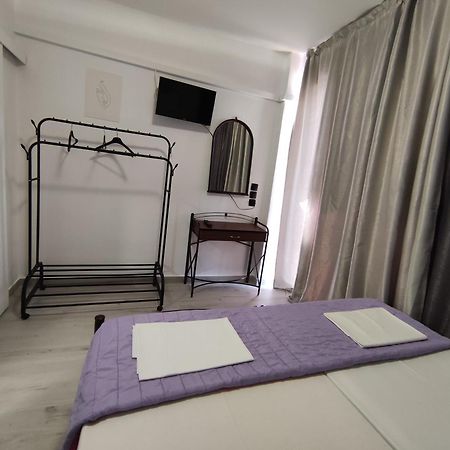 Lions 2 Studios & Apartments, Poros Island. Poros Town Bagian luar foto