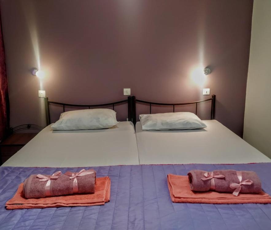 Lions 2 Studios & Apartments, Poros Island. Poros Town Bagian luar foto