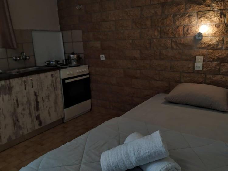 Lions 2 Studios & Apartments, Poros Island. Poros Town Bagian luar foto