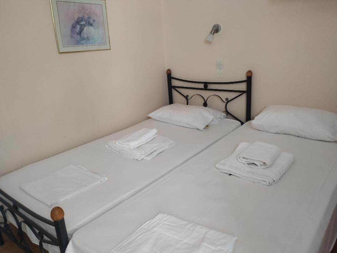 Lions 2 Studios & Apartments, Poros Island. Poros Town Bagian luar foto