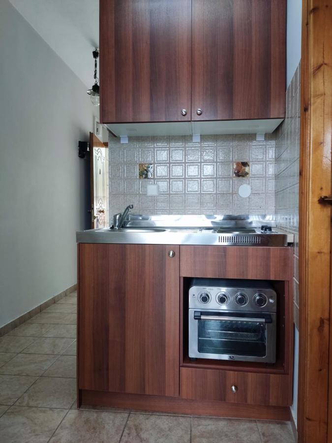 Lions 2 Studios & Apartments, Poros Island. Poros Town Bagian luar foto