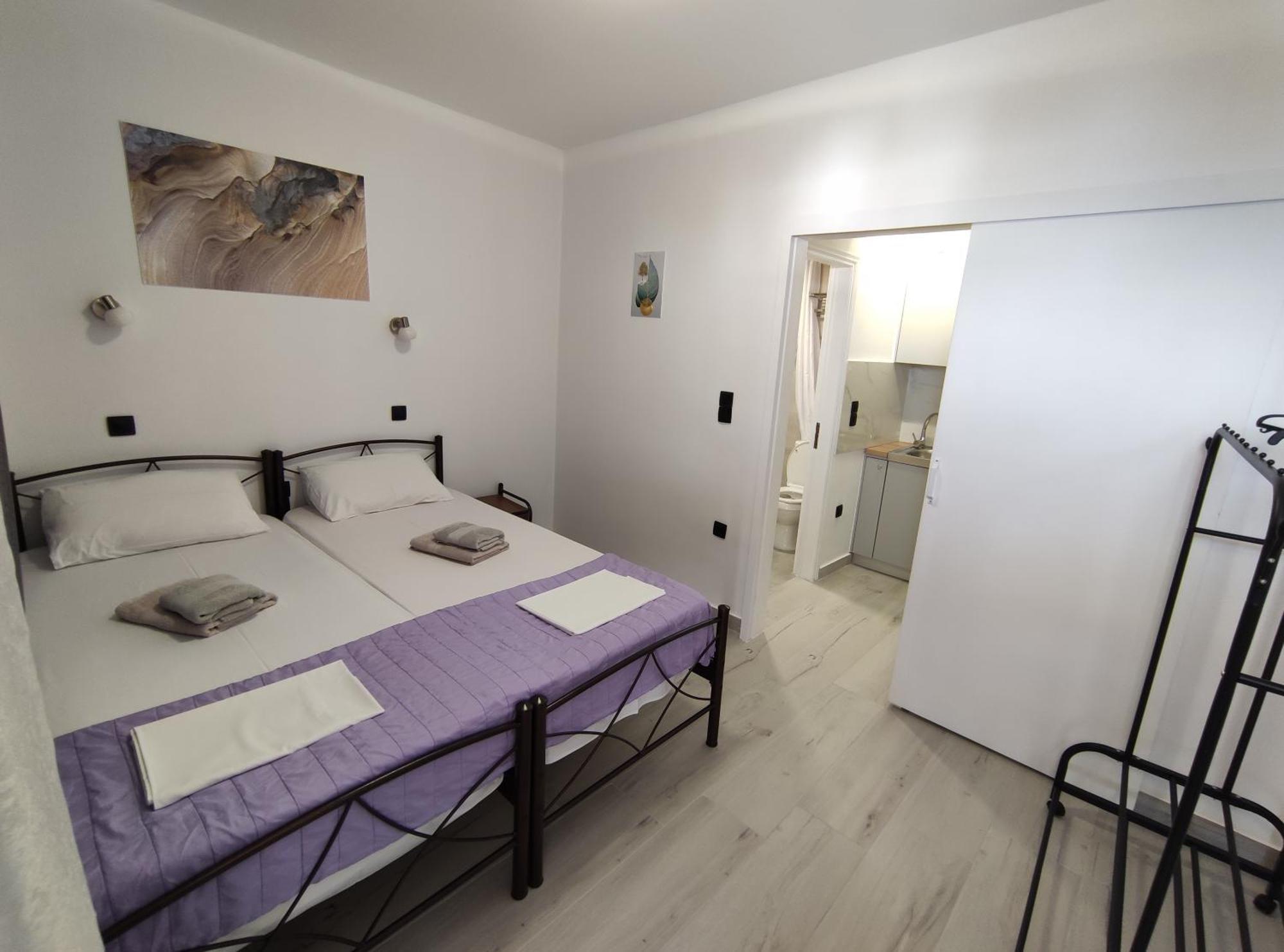 Lions 2 Studios & Apartments, Poros Island. Poros Town Bagian luar foto