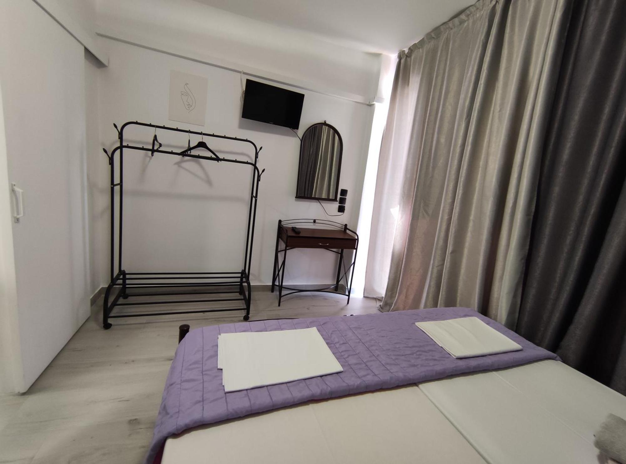 Lions 2 Studios & Apartments, Poros Island. Poros Town Bagian luar foto