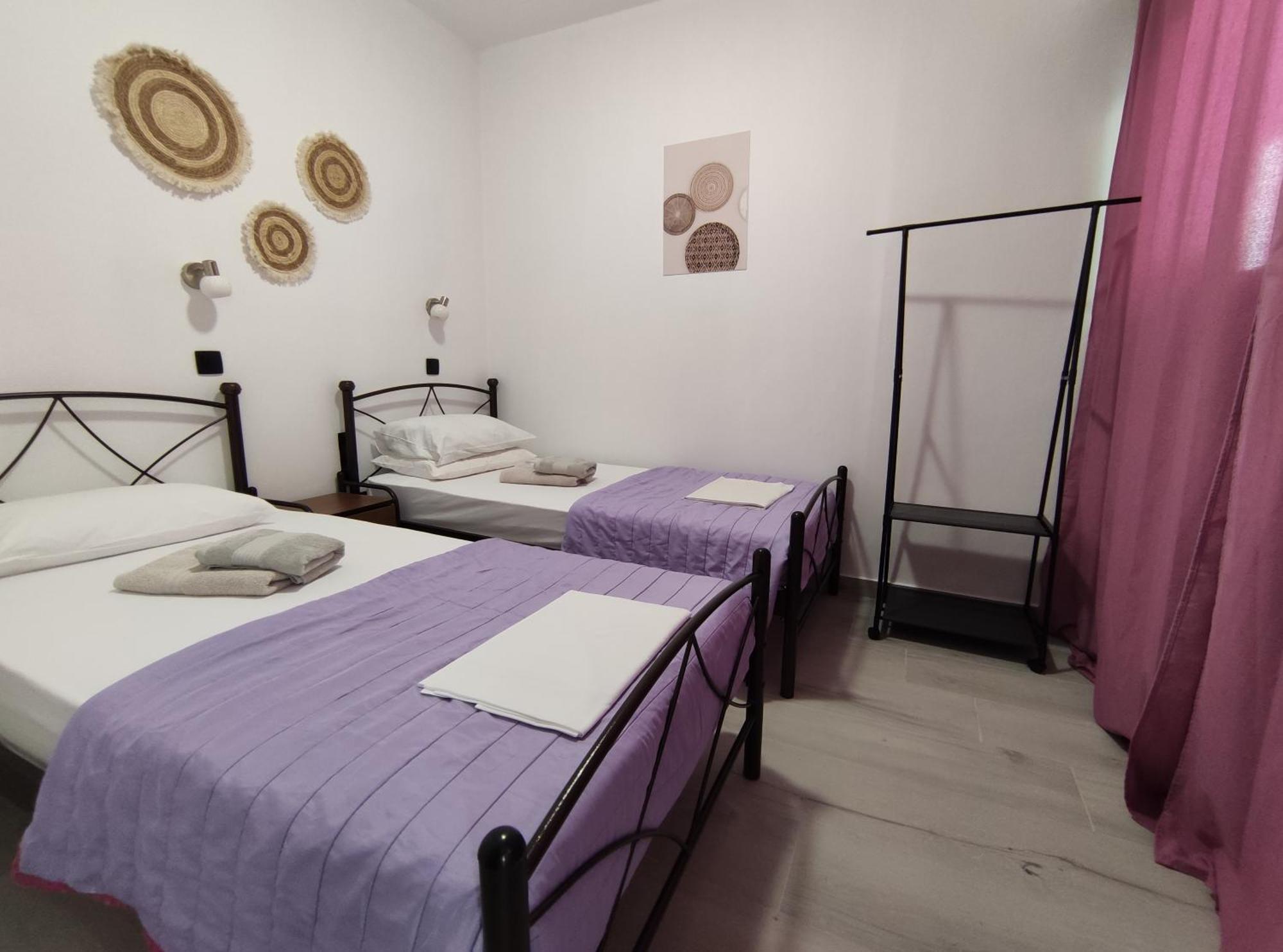 Lions 2 Studios & Apartments, Poros Island. Poros Town Bagian luar foto