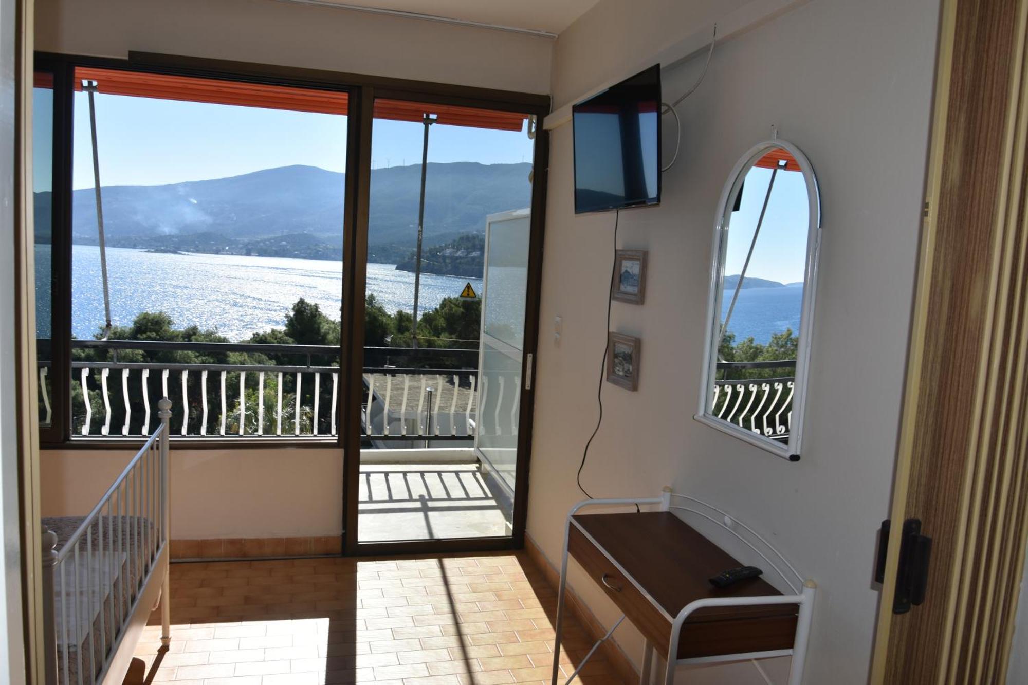 Lions 2 Studios & Apartments, Poros Island. Poros Town Bagian luar foto