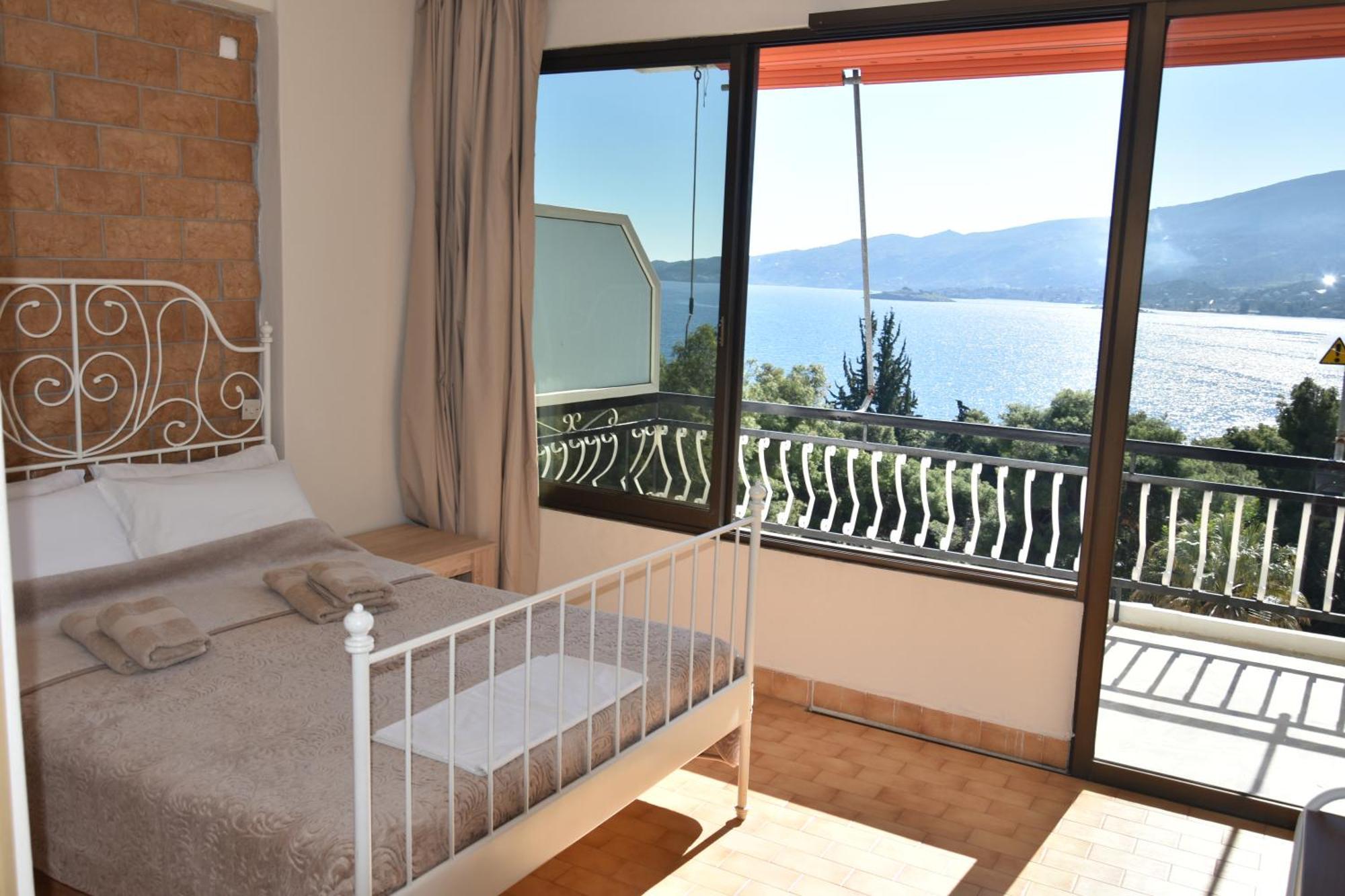 Lions 2 Studios & Apartments, Poros Island. Poros Town Bagian luar foto