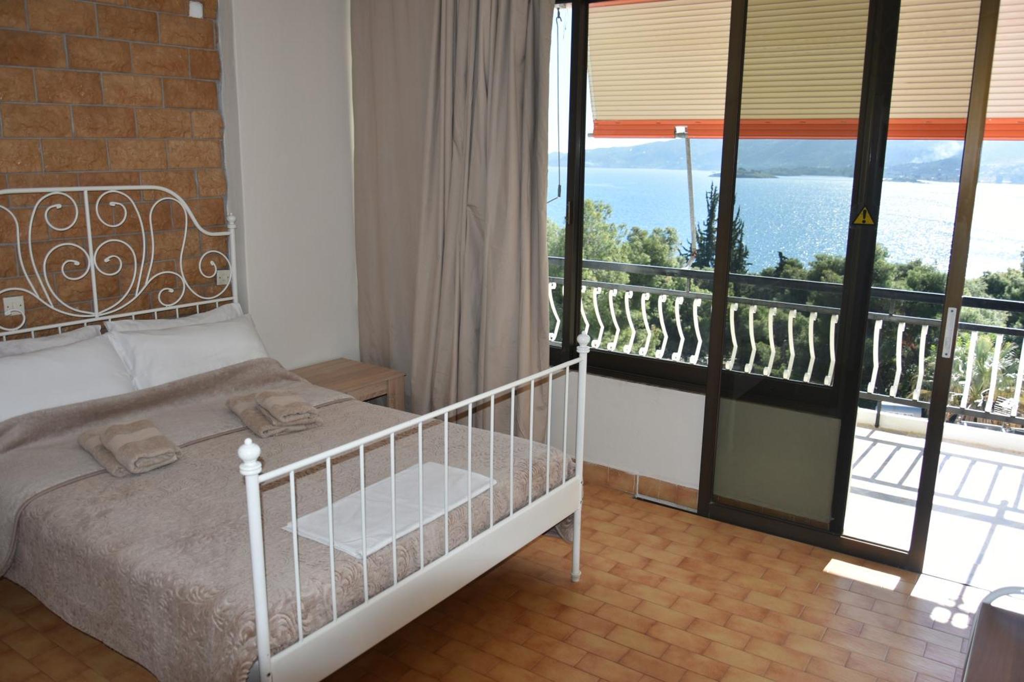 Lions 2 Studios & Apartments, Poros Island. Poros Town Bagian luar foto