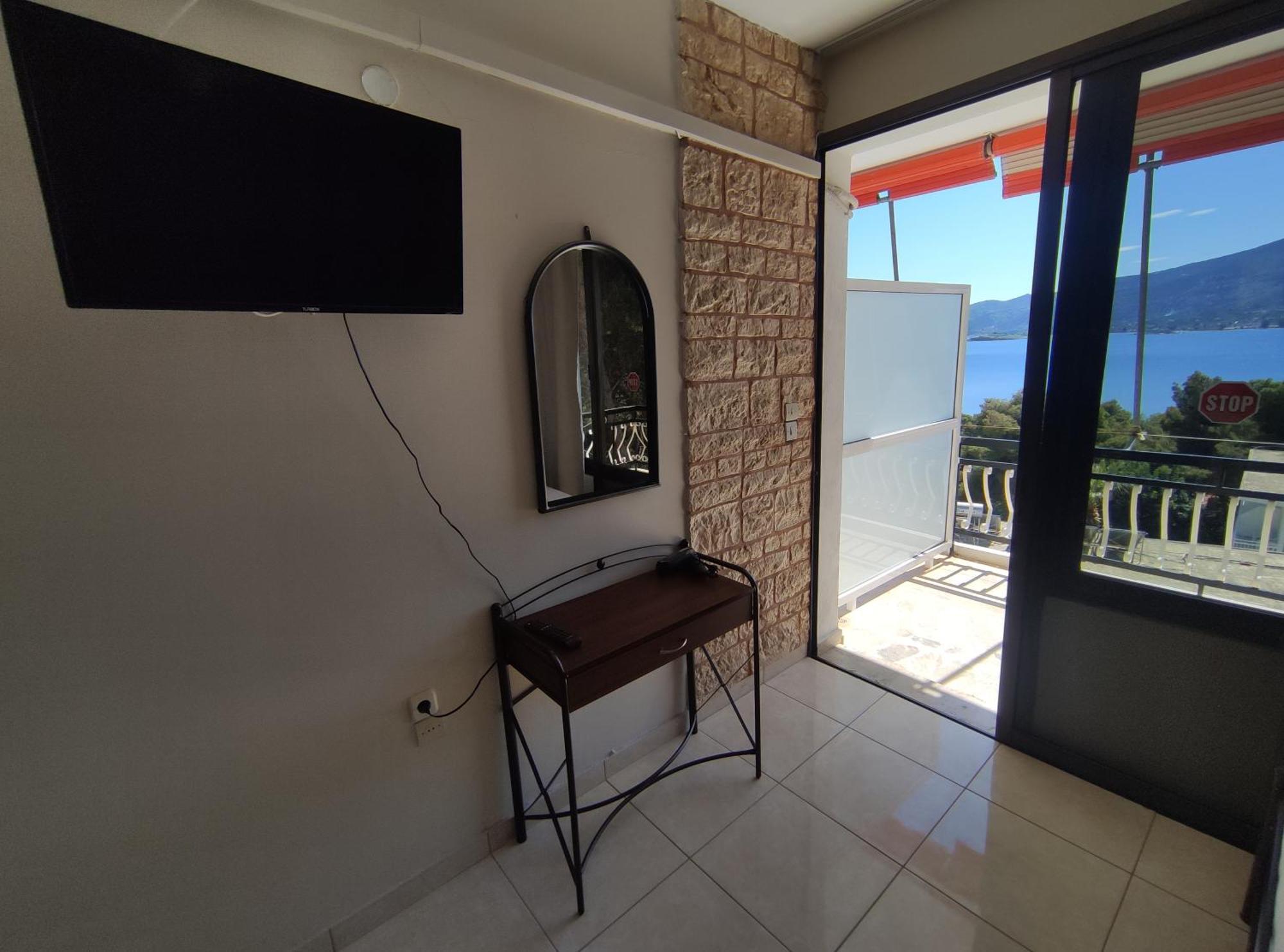 Lions 2 Studios & Apartments, Poros Island. Poros Town Bagian luar foto