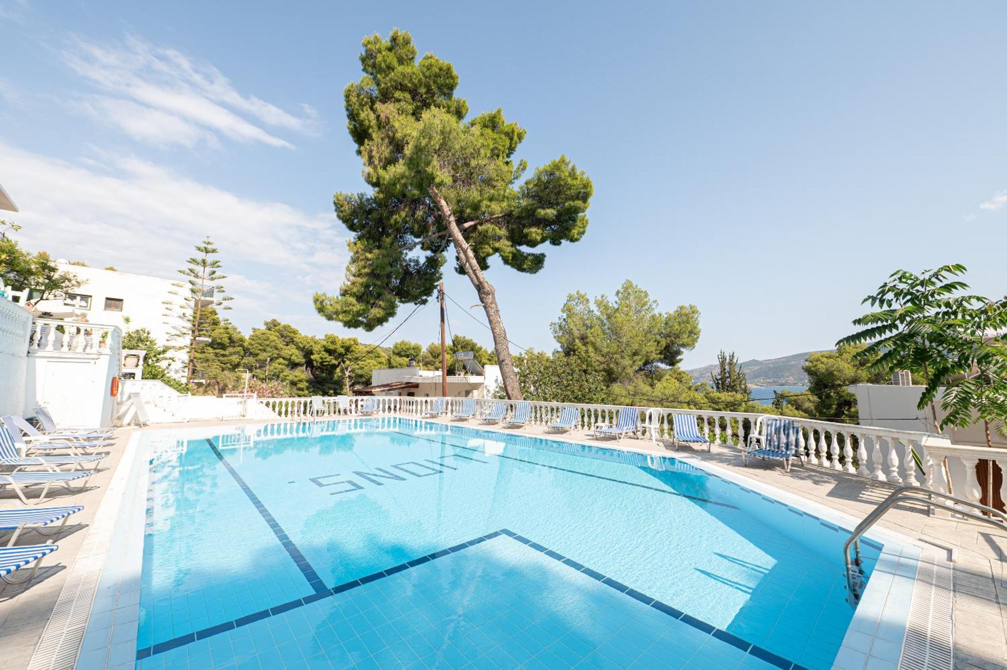 Lions 2 Studios & Apartments, Poros Island. Poros Town Bagian luar foto