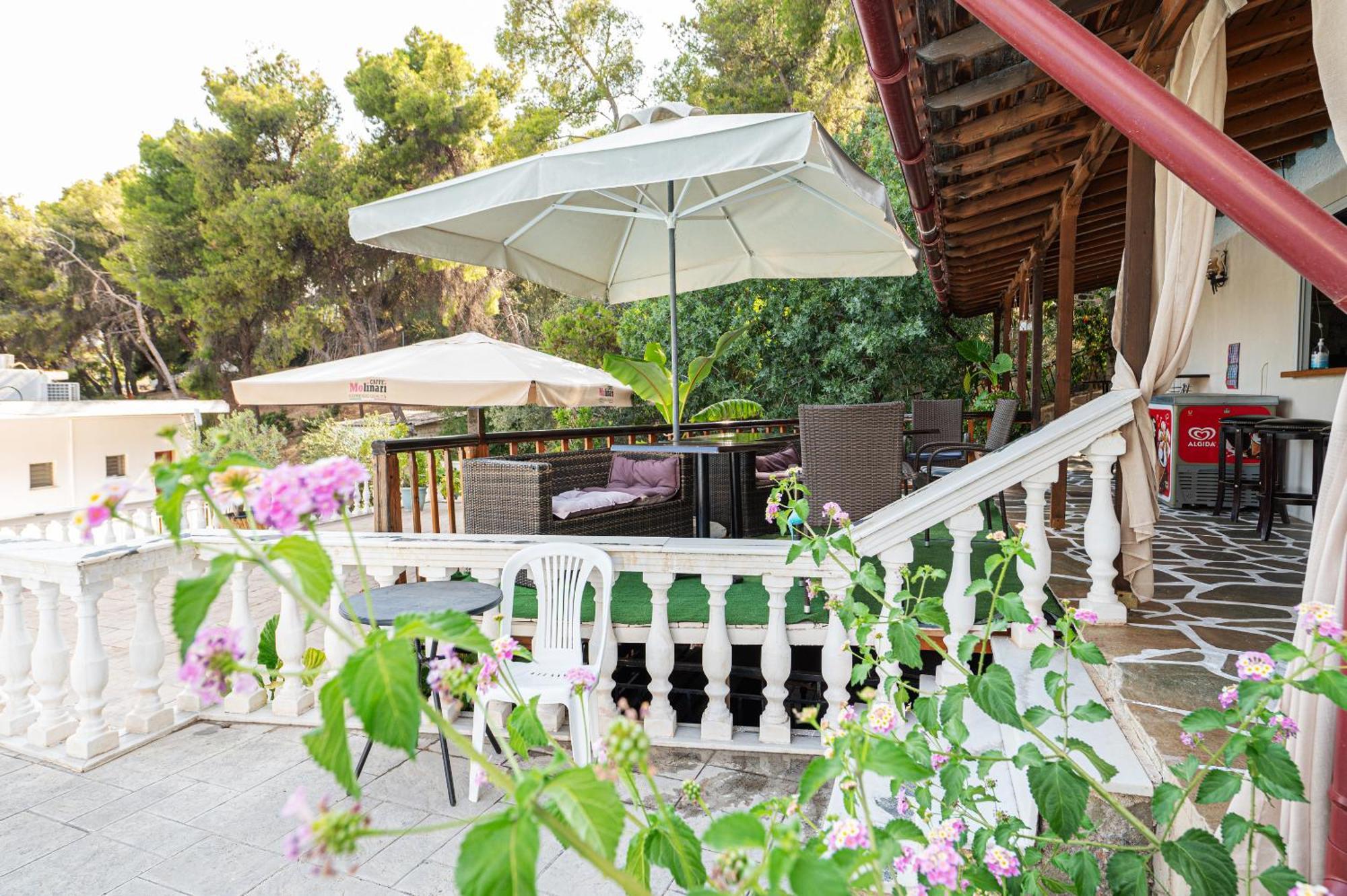 Lions 2 Studios & Apartments, Poros Island. Poros Town Bagian luar foto
