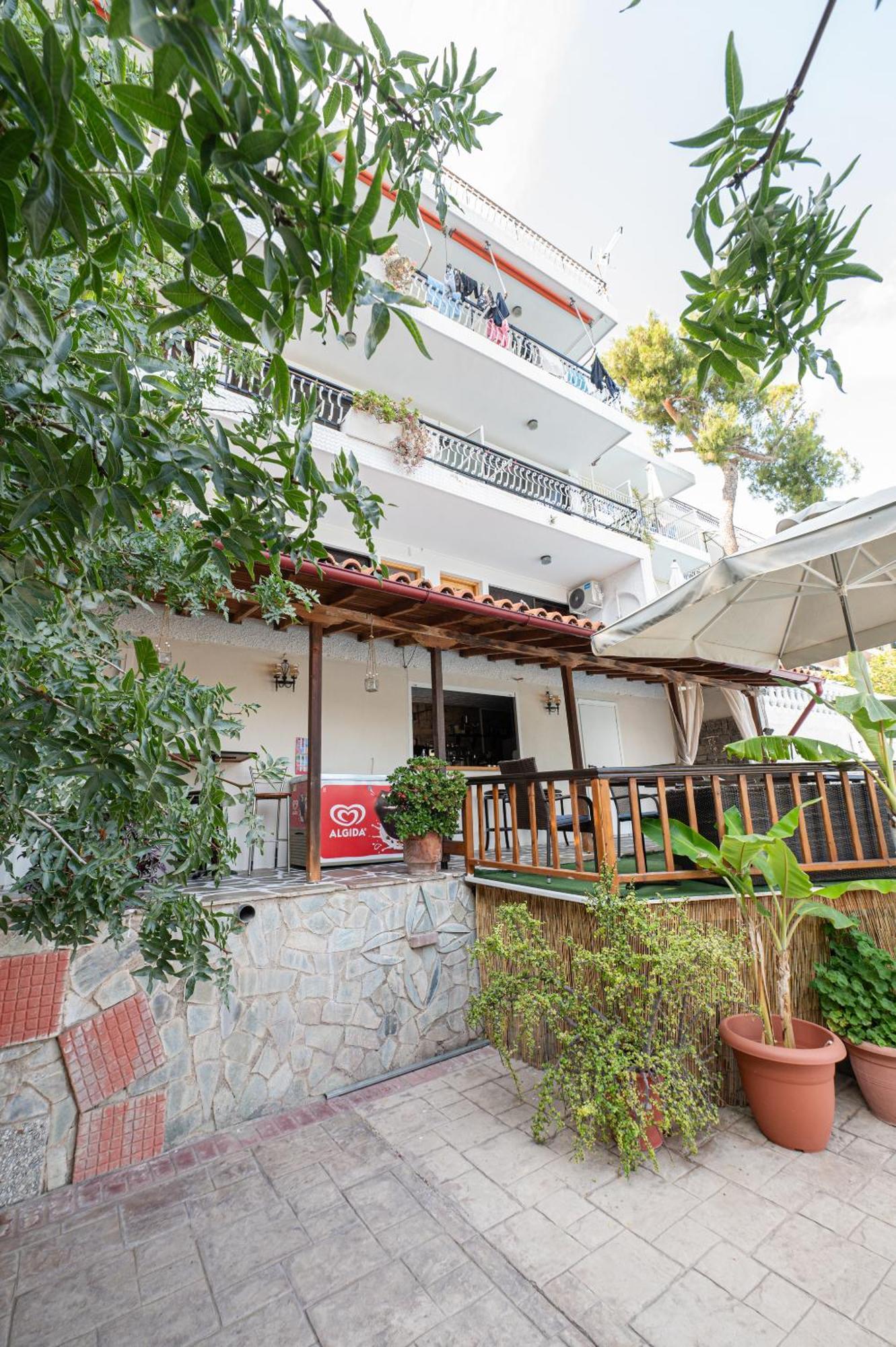 Lions 2 Studios & Apartments, Poros Island. Poros Town Bagian luar foto