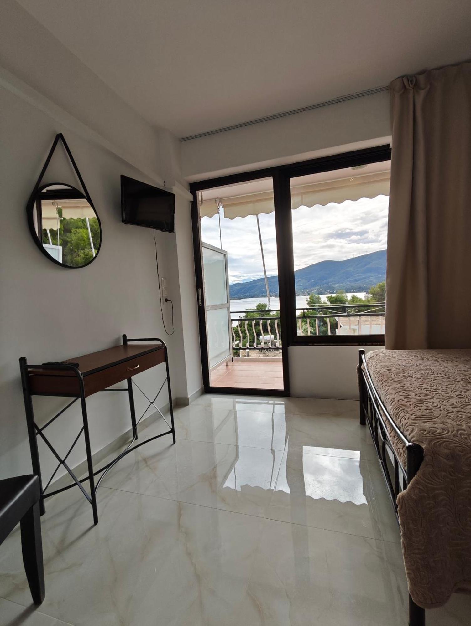 Lions 2 Studios & Apartments, Poros Island. Poros Town Bagian luar foto