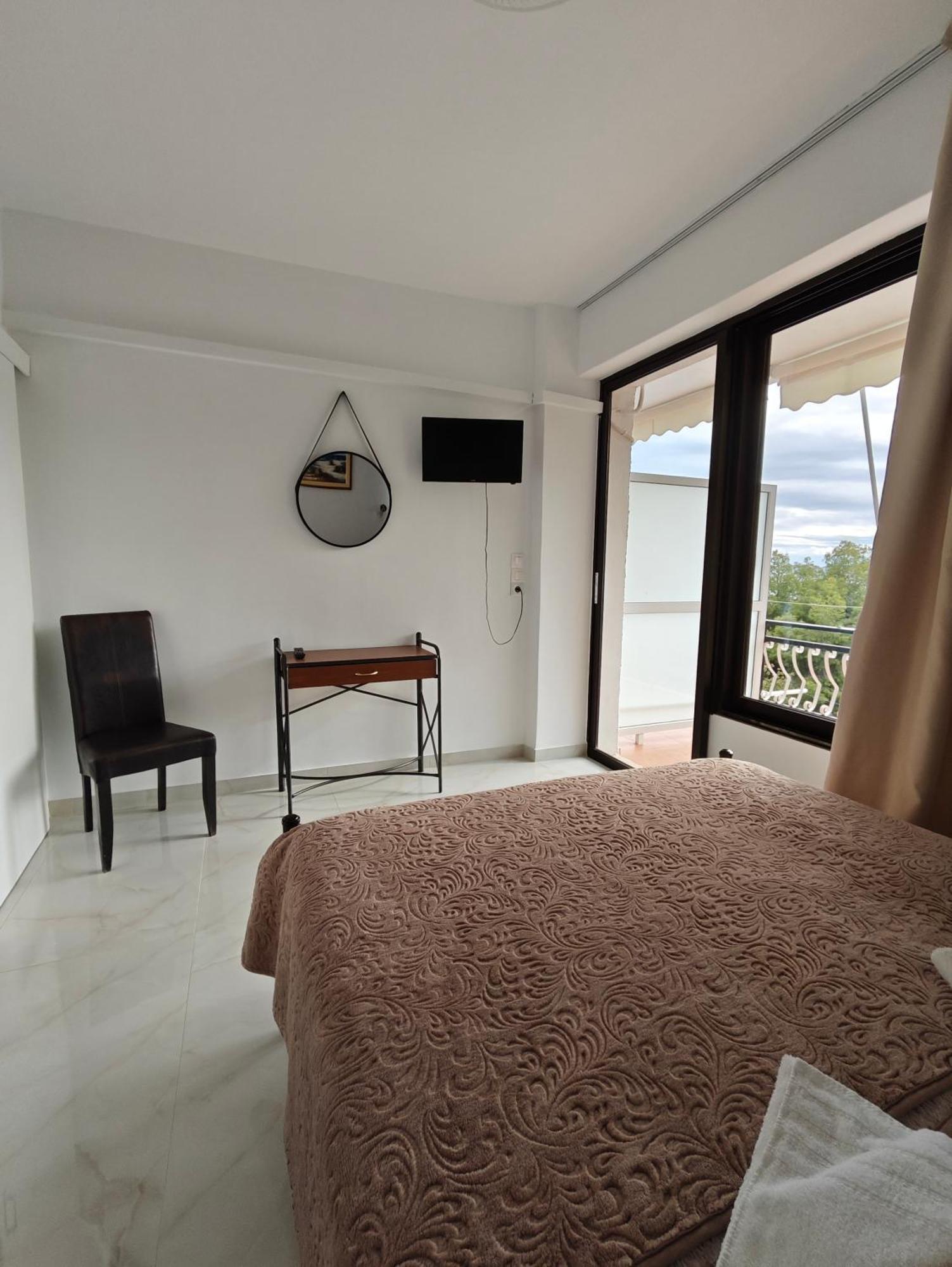 Lions 2 Studios & Apartments, Poros Island. Poros Town Bagian luar foto