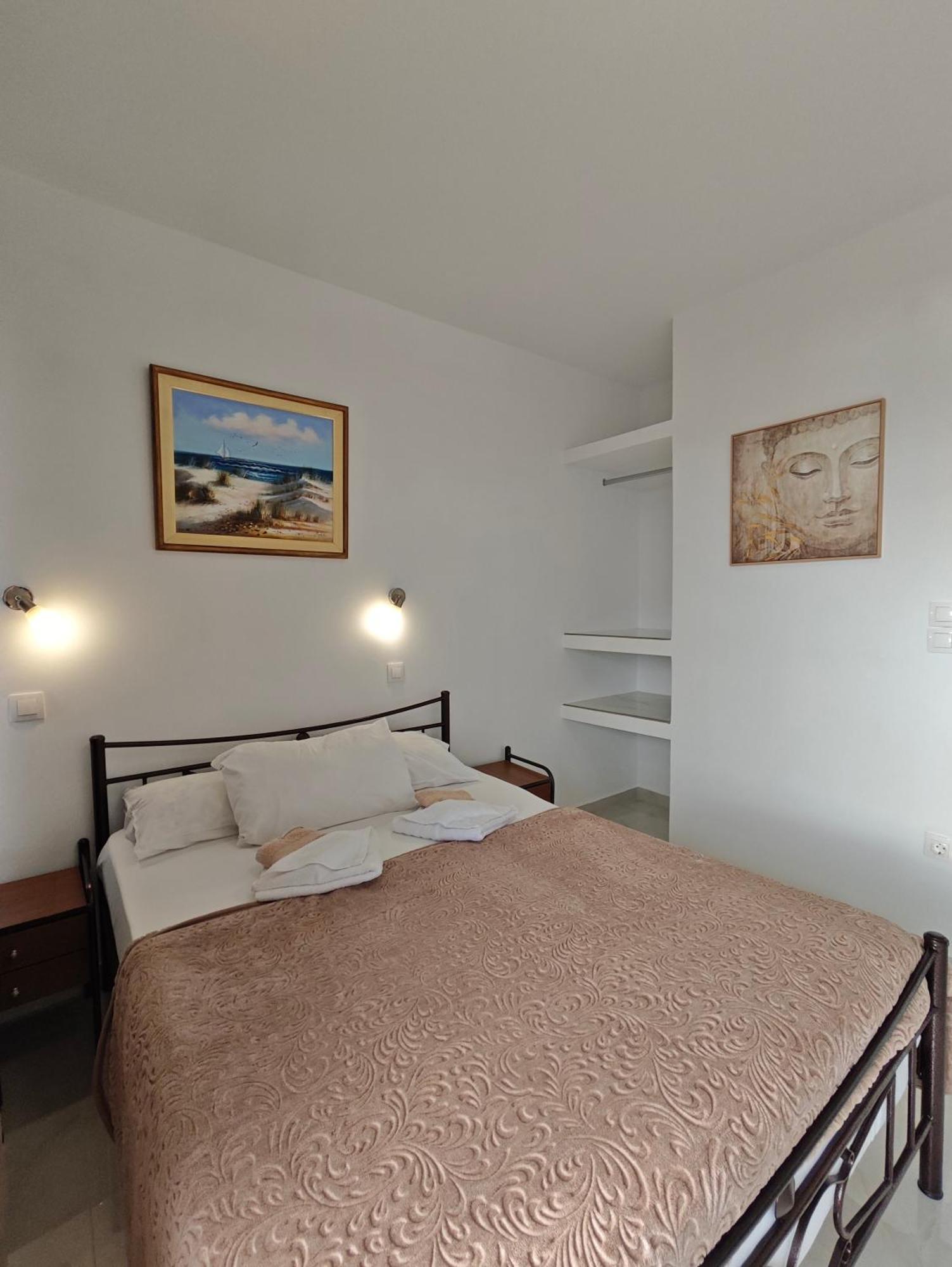 Lions 2 Studios & Apartments, Poros Island. Poros Town Bagian luar foto