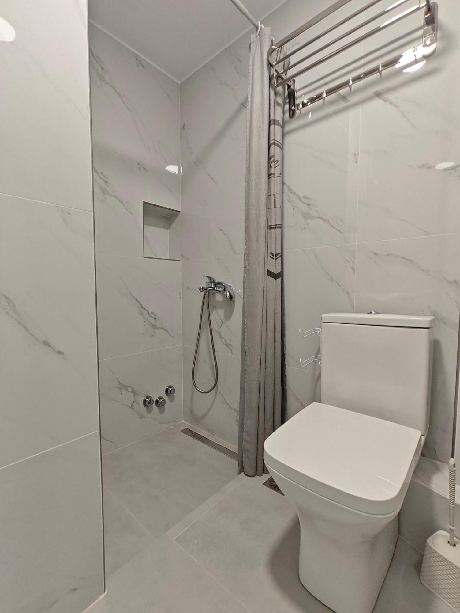 Lions 2 Studios & Apartments, Poros Island. Poros Town Bagian luar foto