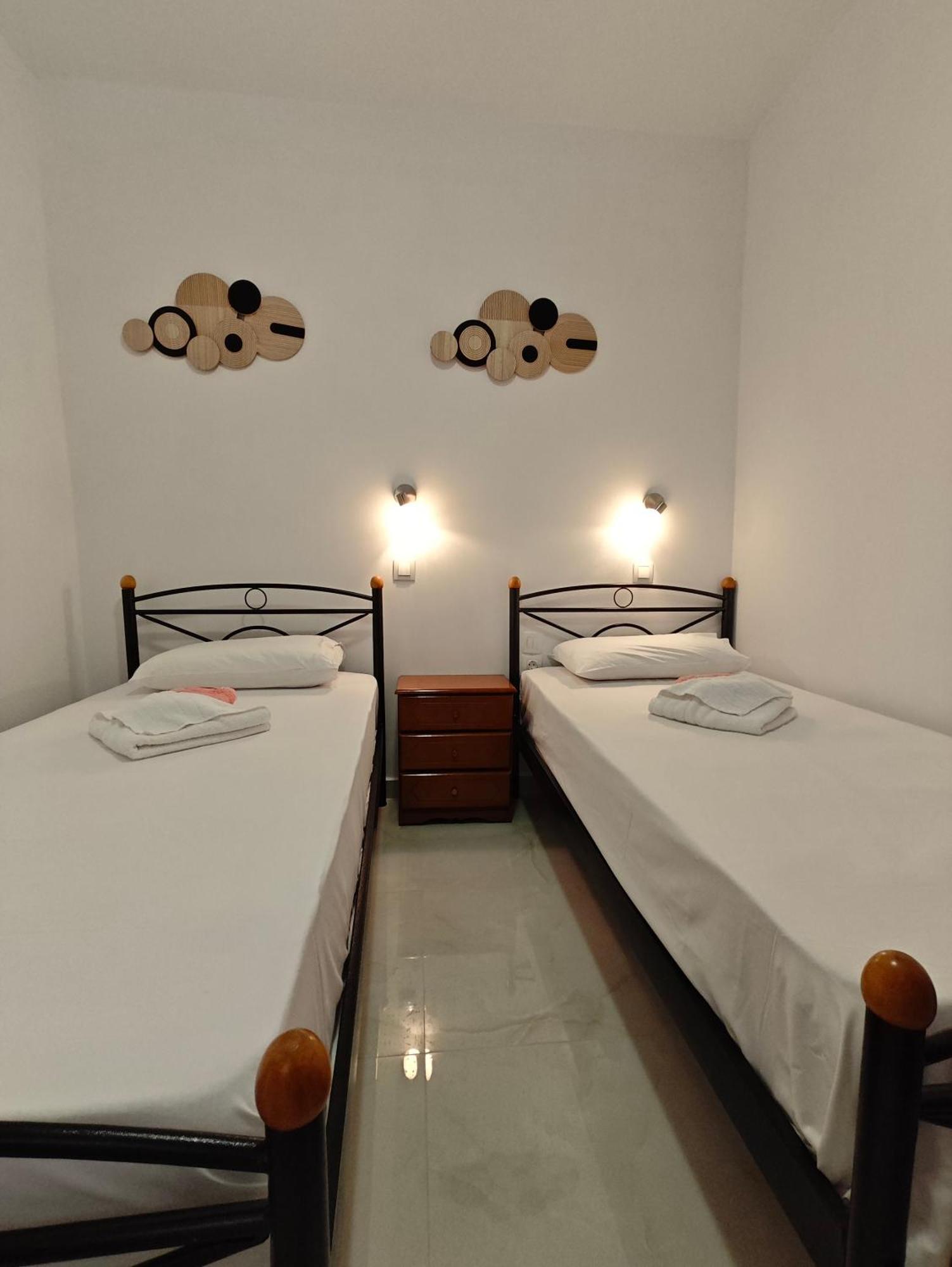 Lions 2 Studios & Apartments, Poros Island. Poros Town Bagian luar foto
