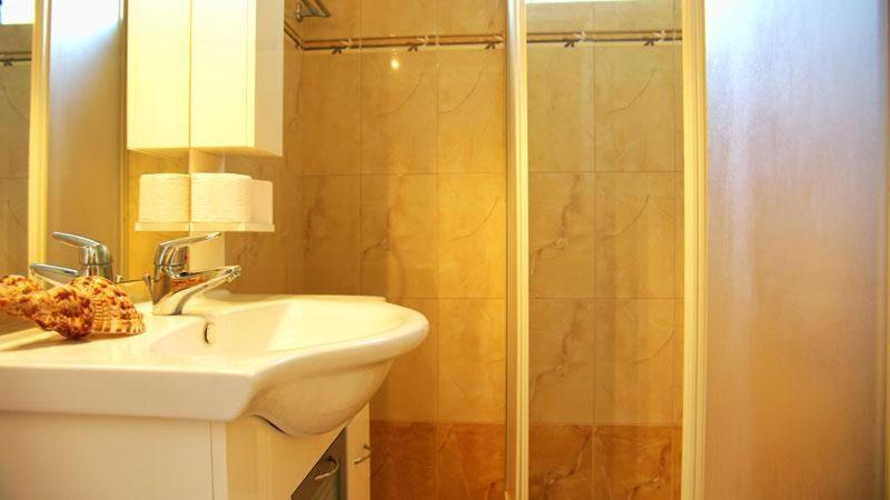 Lions 2 Studios & Apartments, Poros Island. Poros Town Bagian luar foto